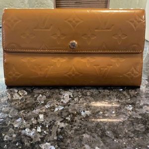 LOUIS VUITTON~Authentic